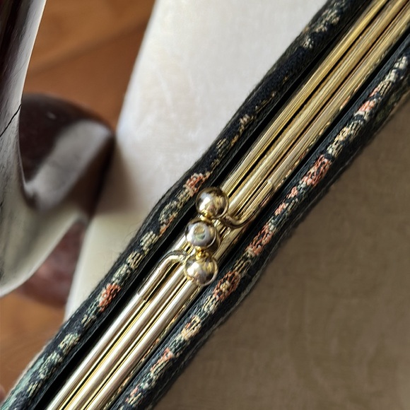 Baronet Fifth Avenue Fine Leathergoods vintage tapestry and leather wallet - Picture 14 of 14